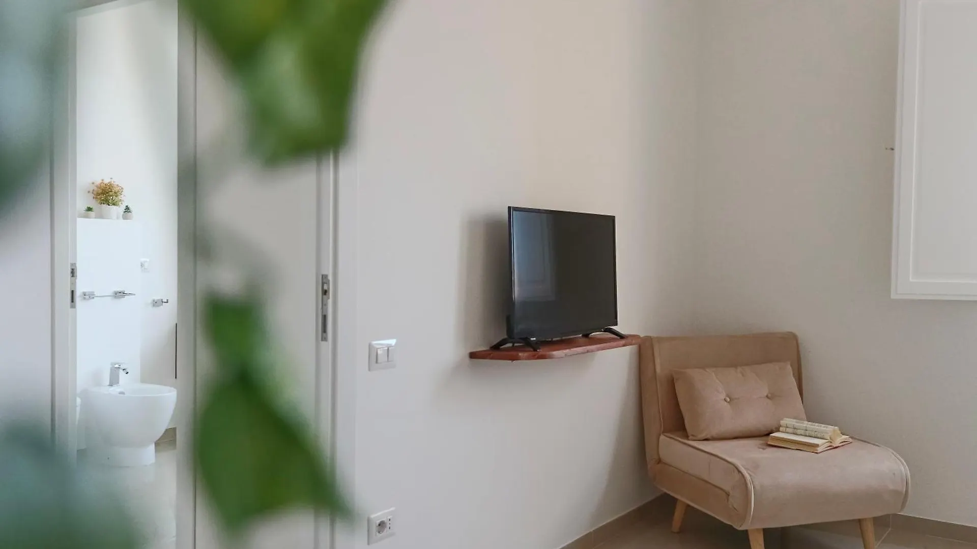 Residenza Lucano - Appartamento Red Monserrato 0*,  Italia